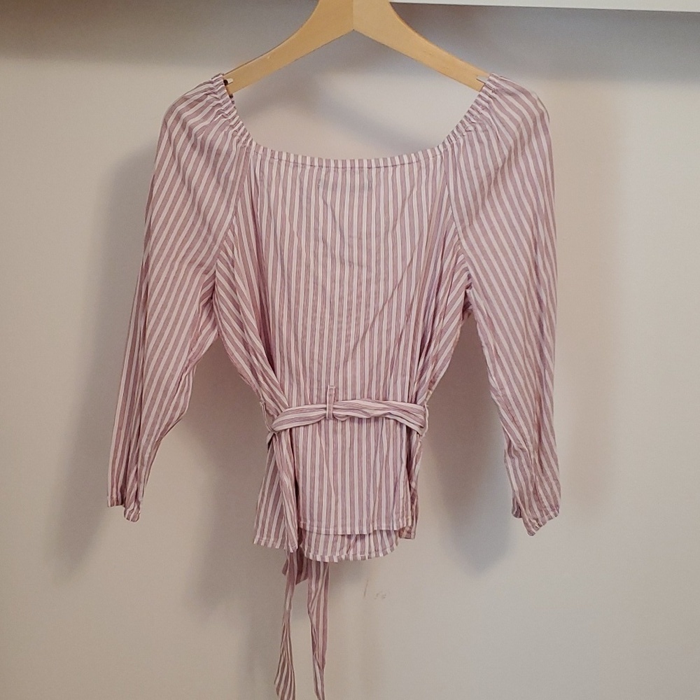 Abercrombie & Fitch striped blouse (burgundy and white). Cropped. Women size L. - Picture 2 of 7